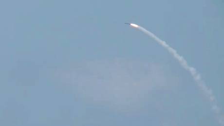 俄罗斯对乌克兰军事工业设施发动大规模攻击