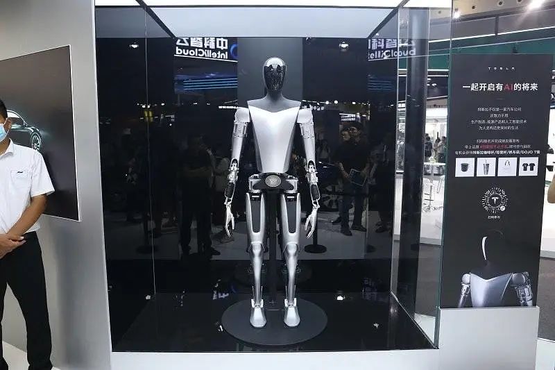 马斯克手里的AI,只为了讲故事?