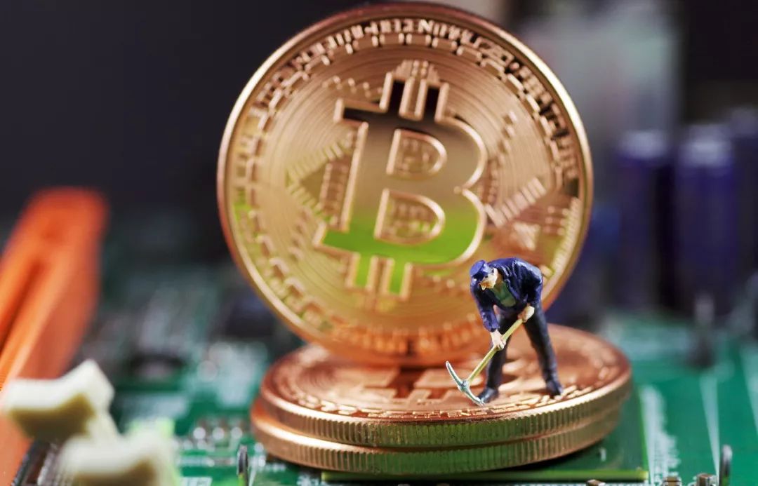 今日推荐 | BTC减半未至，矿机先倒一半？