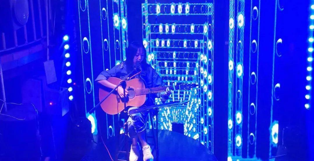 大伙儿在排队申请招待会的邀请？为什么这个招待会在成都这么受欢迎！3