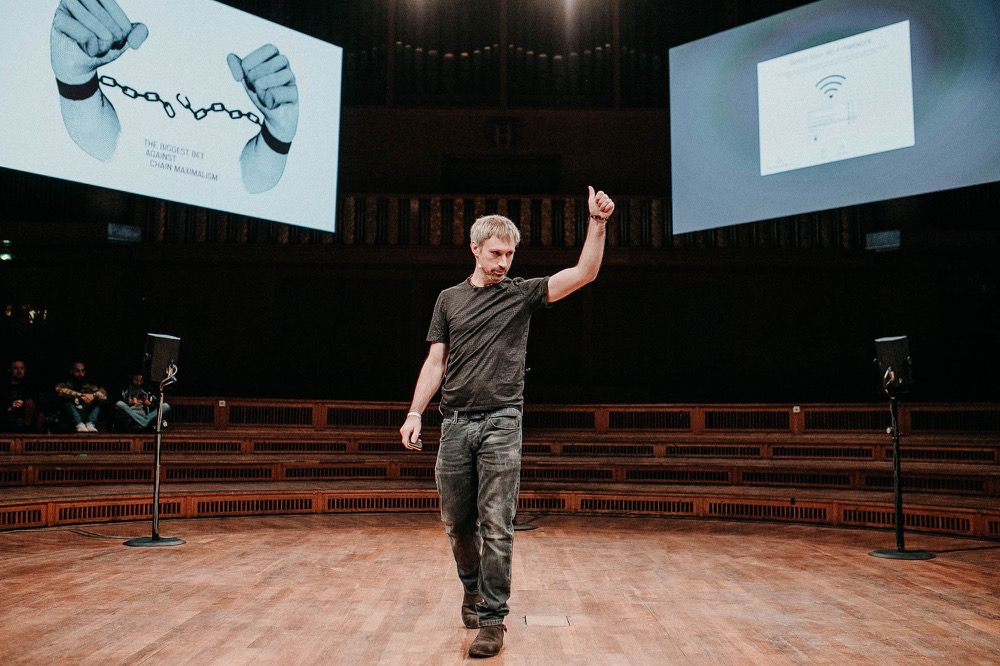 我们认识林佳雯，你不认识加文·伍德