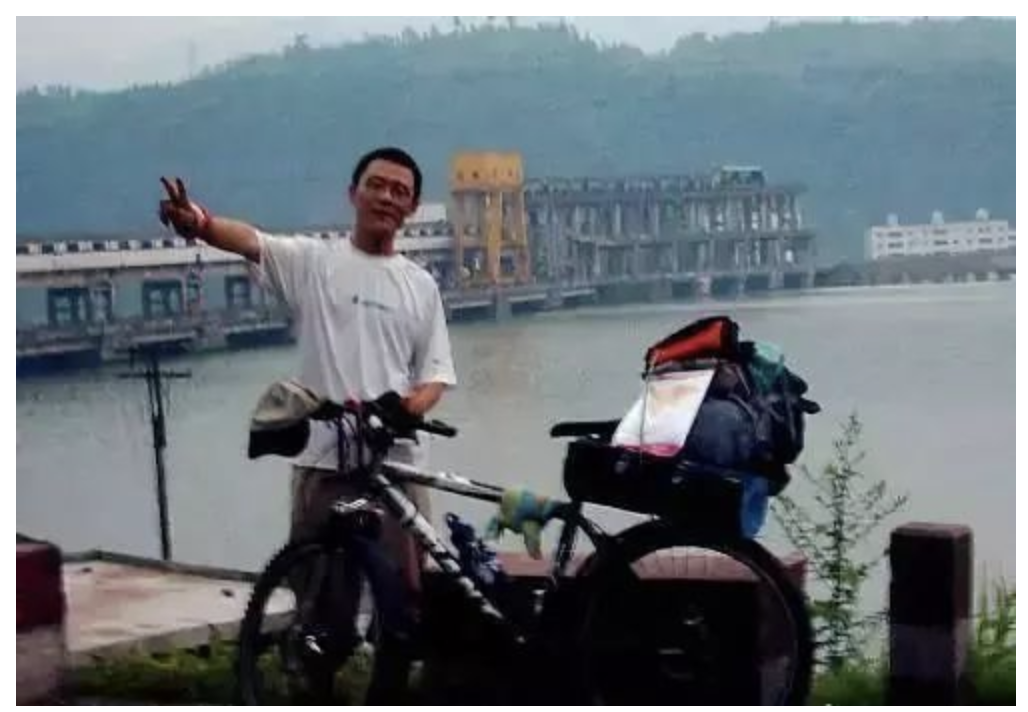 高中毕业，身价百亿！郭洪才的风浪历程1