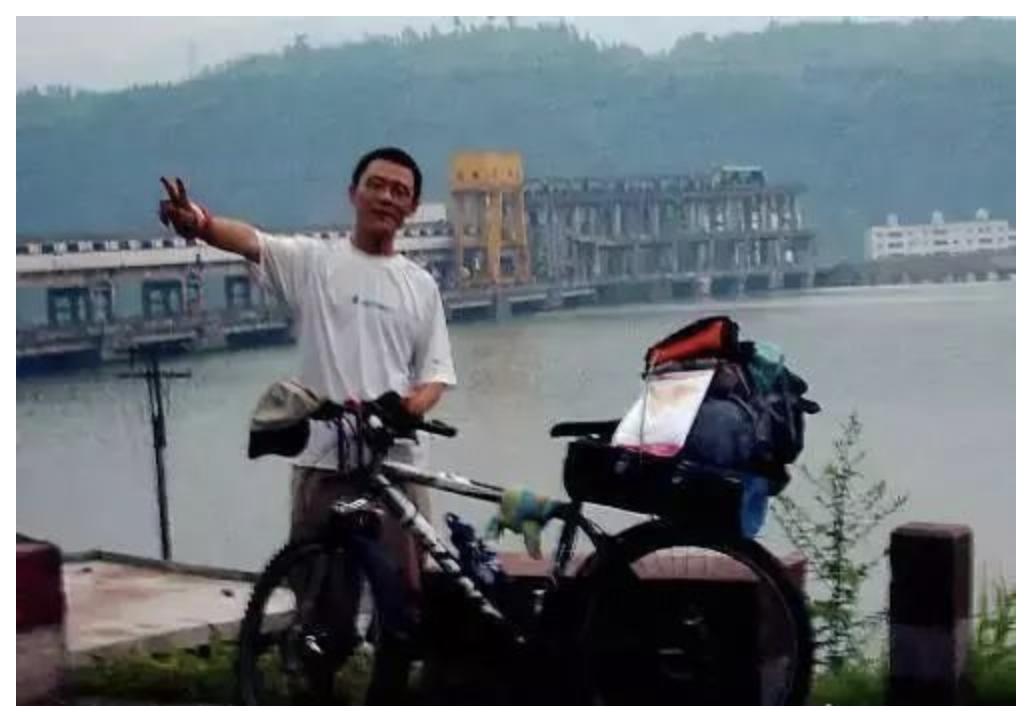 高中毕业，身价百亿！郭洪才的风浪历程1