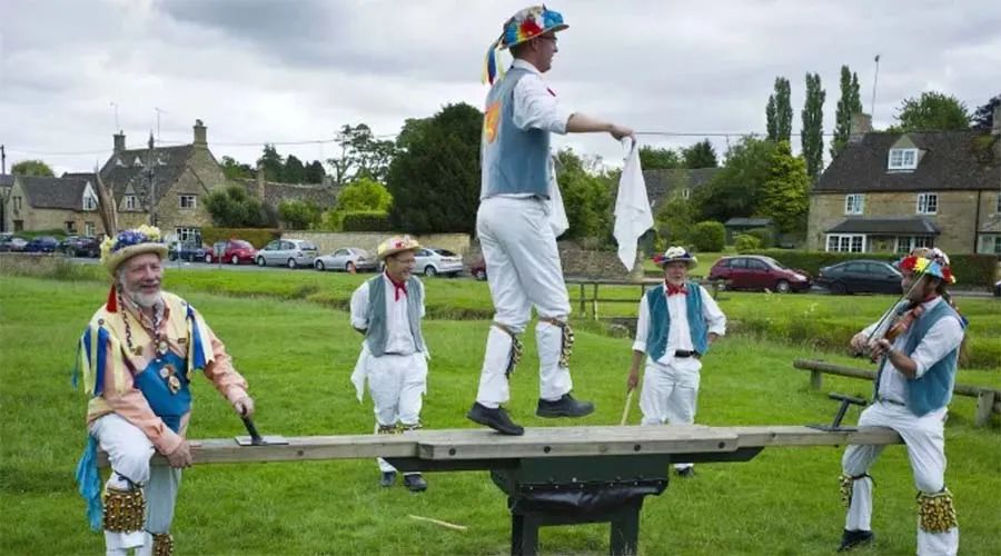 加密行业如何在资产和基础设施之间来回摇摆 加密行业如何在资产和基础设施之间来回摇摆