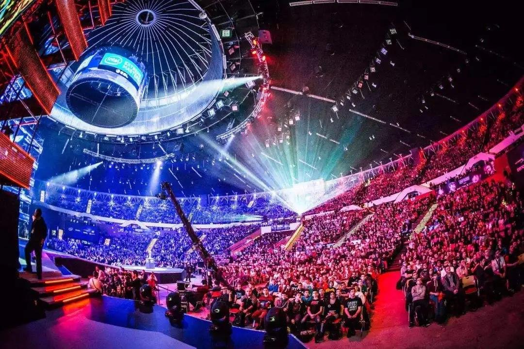 Fomo继续，NFT板块被迫升温，很多细分区域谁能率先突破？5