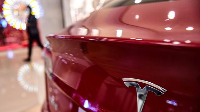 「虎嗅早报」特斯拉取消7天无理由退车惹怒车主；OKEX永久暂停服务为假消息