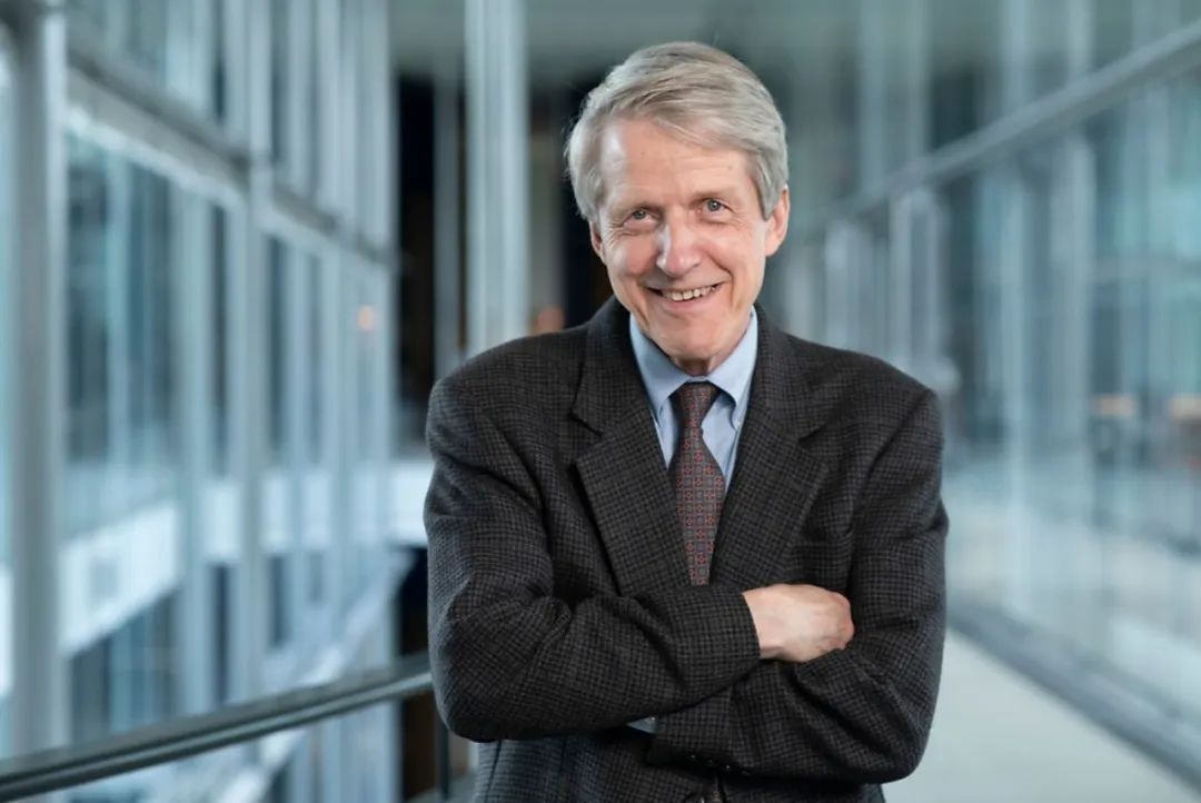 比特币、饭圈经济与阴谋论：经济学家如何为大众讲故事？| 比较1