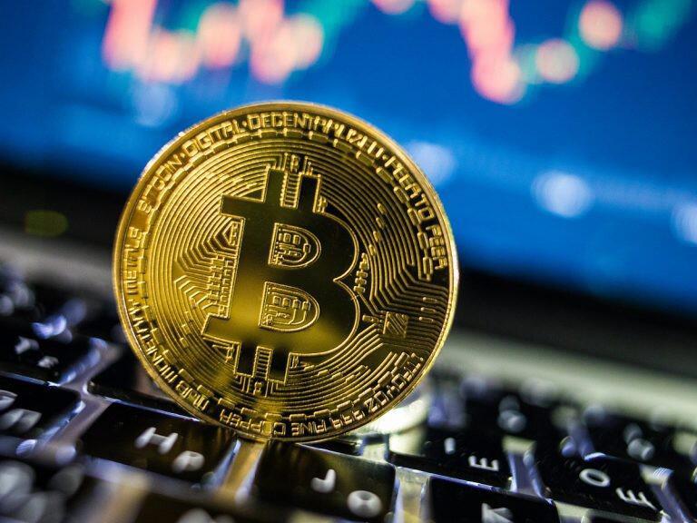 比特币一度突破19400美元，创下近三年来新高