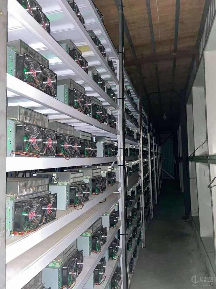 比特币挖矿难度降低，买特斯拉蹭免费充电桩，怎么获得一枚比特币呢？