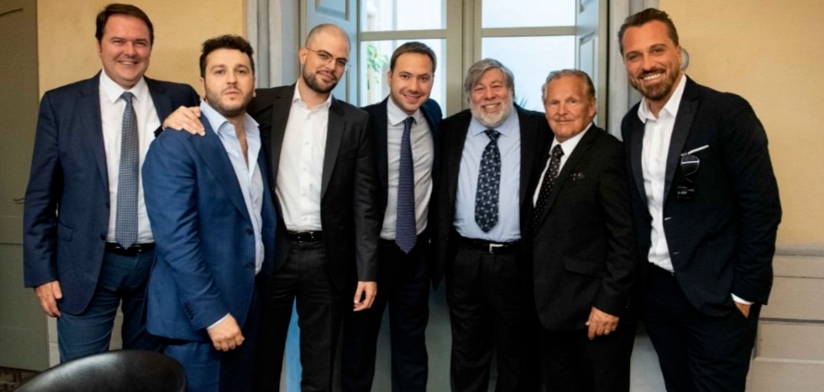 苹果联合创始人意外而合理地进入区块链1