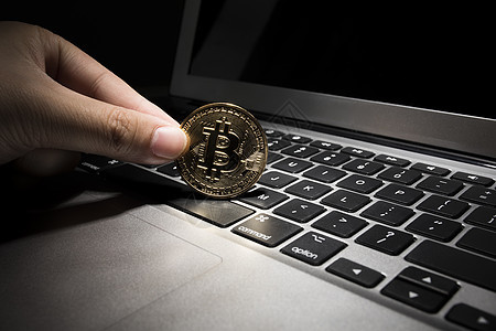 灰熊说币：现在比特币价格12万一枚，挖矿到底能够赚钱吗？