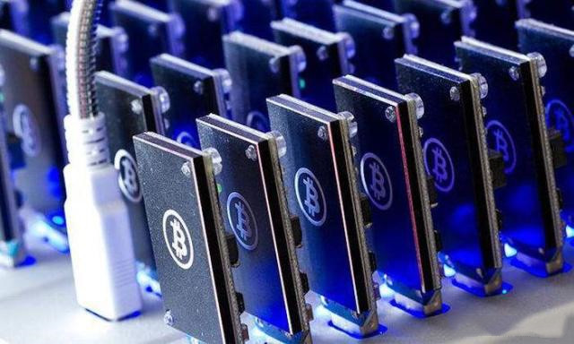 刚刚购买5000台矿机挖矿，比特币下跌9700美元，这是“血亏”啊