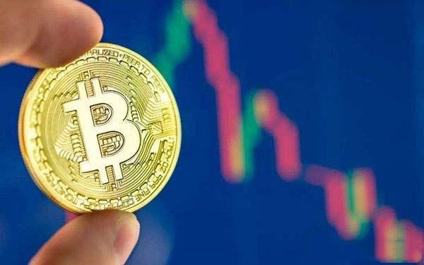 刚刚购买5000台矿机挖矿，比特币下跌9700美元，这是“血亏”啊1