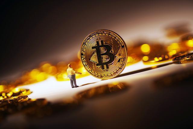 狂欢节继续！比特币在24小时内突破13亿的位置，比特币价格突破19万元/枚