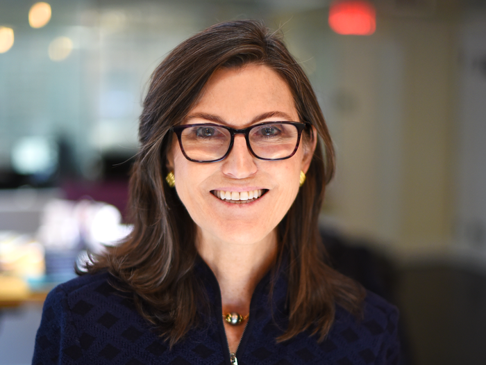 方舟女股神2021最新"比特币"：比特币就绪！