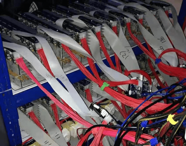 比特币再次飙升，再次突破4万美元。近33亿资金24小时内从未回流，8.9万人破位。怎么搞的？2