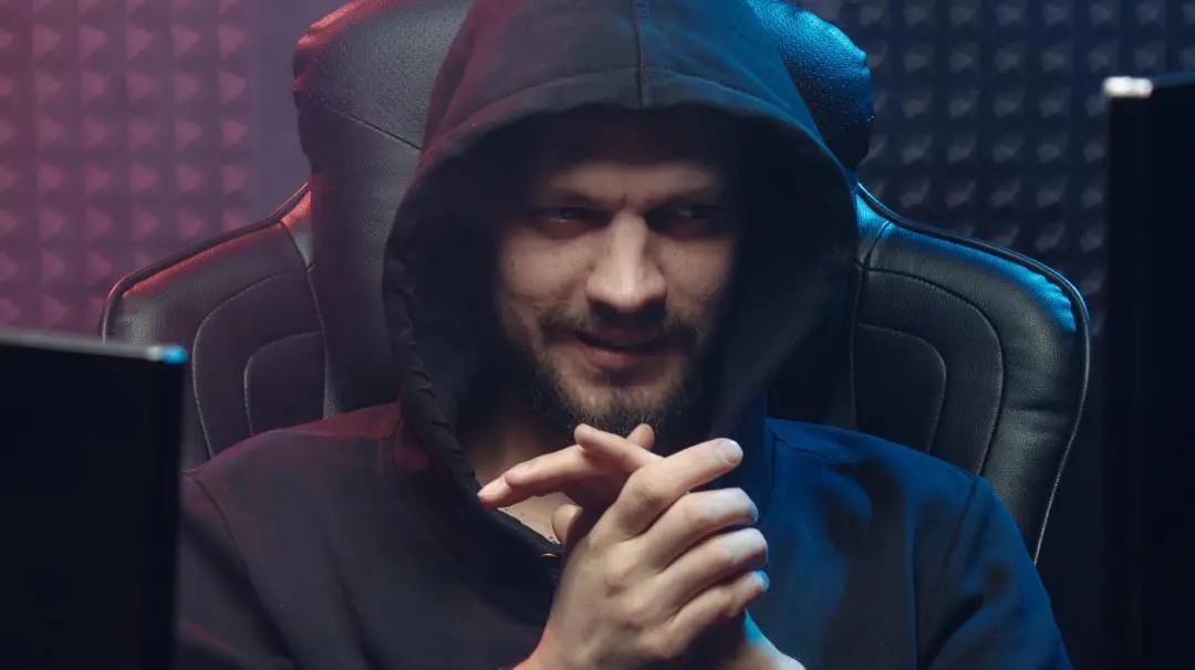 谁负责CEX公共链中cefi项目的运营？3