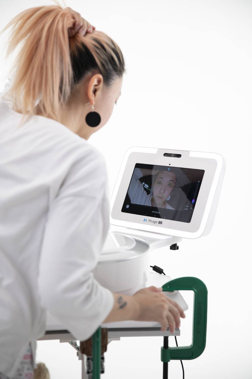 NFT的艺术辐射，加密世界的破操作：波还是泡？Tanc开始直播B台4