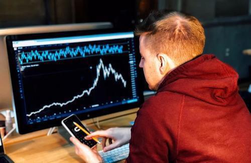 比特币价值几十万！每个人都能挖，有了家用电脑，我们还能挖多久？7