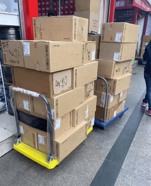 硬盘涨价真相：代理商压货，卖家按小时涨价，囤货一天赚300万元3