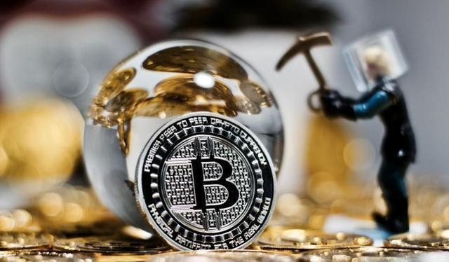 一枚比特币已经涨到37万。我们用家用电脑能挖多久？7