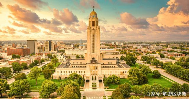 内布拉斯加州通过了一项法案，允许银行处理加密货币