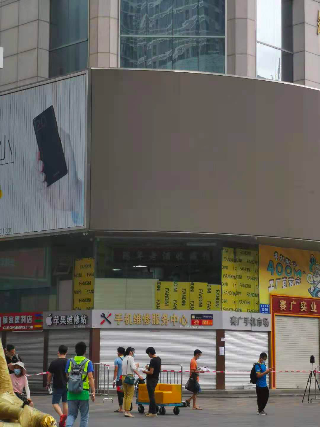 参观华强北矿山机械禁令下,赛格大厦关闭,矿山机械价格与高峰相比下降了三分之一 参观华强北矿山机械禁令下,赛格大厦关闭,矿山机械价格与高峰相比下降了三分之一