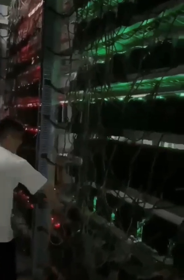 全面禁止采矿。迷茫的矿工能去哪里？